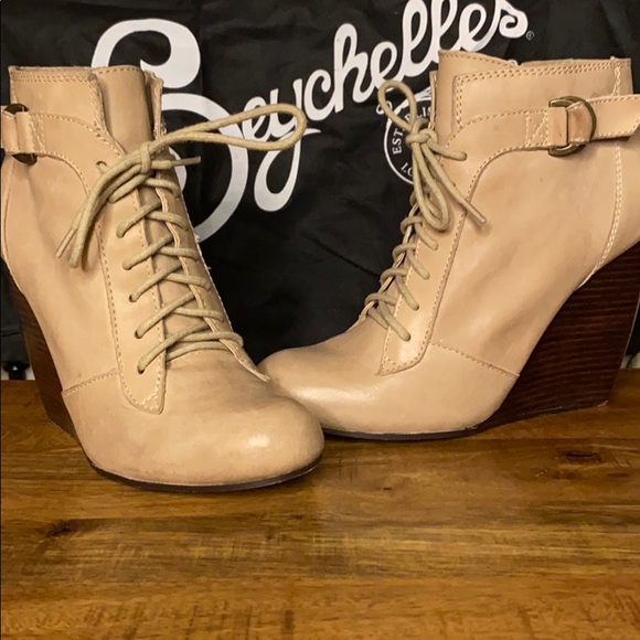 Seychelles Shoes - “Seychelles” Taupe Leather Wildlife Bootie